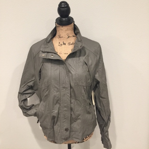 Vertigo Paris Jackets & Blazers - NWT Vertigo Paris Faux Leather Bomber
